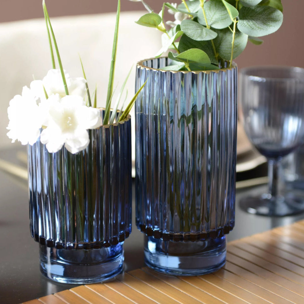 Vase bleu bord doré