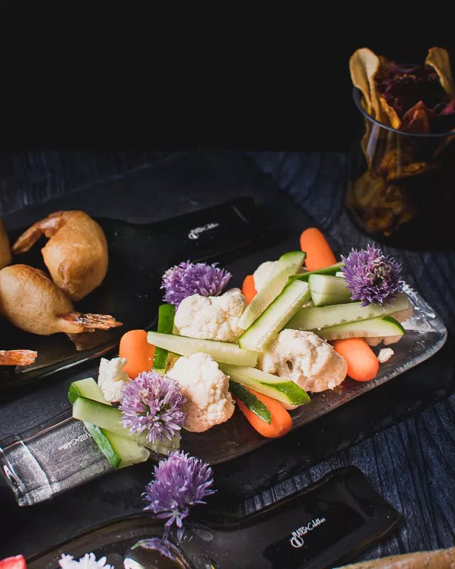 Plats de présentation culinaire en bouteille de vin recyclée