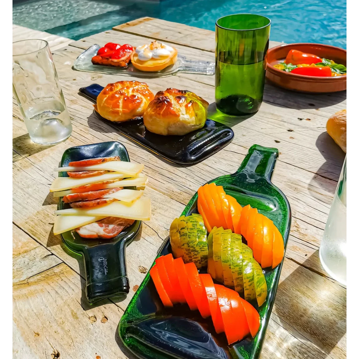 Plats de présentation culinaire en bouteille de vin recyclée