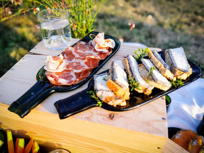 Plats de présentation culinaire en bouteille de vin recyclée