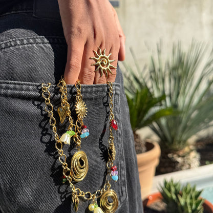 Bracelet Doré à Breloques Symboliques et Pendentif Spirale