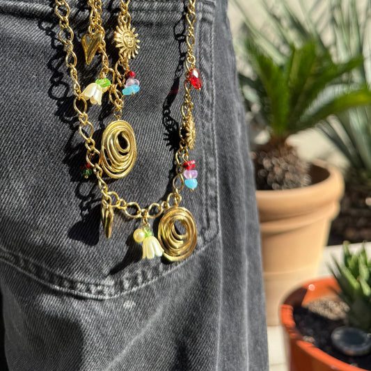 Collier en acier inoxydable avec des breloques